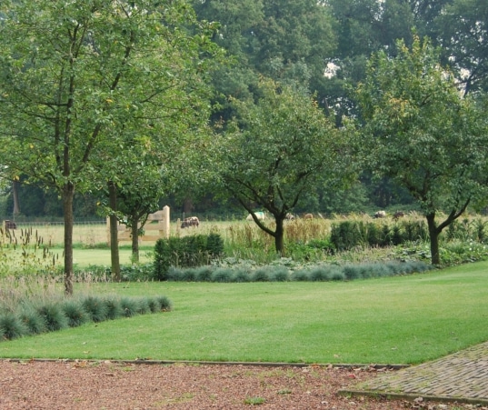 prachtige-landelijke-tuin-in-de-Achterhoek-3_537x451_acf_cropped-1